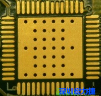 這是最不好的通孔設(shè)計，貫穿通孔直接擺放于QFN的接地散熱墊上，制造上無法確保其錫量，也就無法確保焊接良好。