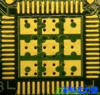 這也是不好的通孔設(shè)計，但部份通孔已經(jīng)用綠漆(mask)蓋上，但仍有部份通孔未塞孔。 