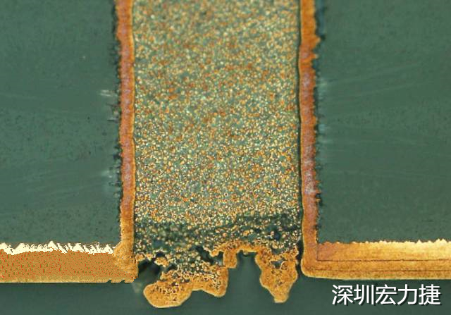 PCB設(shè)計(jì)之導(dǎo)電孔塞孔工藝 導(dǎo)電孔Via hole又名導(dǎo)通孔，為了達(dá)到客戶要求，導(dǎo)通孔必須塞孔，經(jīng)過大量的實(shí)踐，改變傳統(tǒng)的鋁片塞孔工藝，用白網(wǎng)完成板面阻焊與塞孔。生產(chǎn)穩(wěn)定，質(zhì)量可靠。