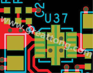 因孔徑過(guò)大，焊料沿孔壁爬溢流出