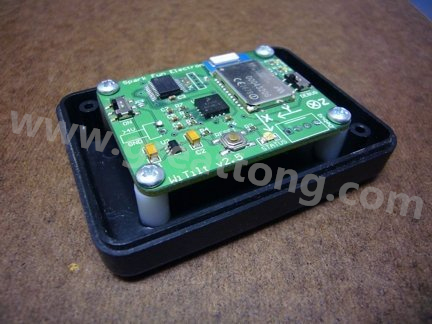 熱熔膠的牢固程度，對(duì)于非高振動(dòng)的應(yīng)用來(lái)說(shuō)已經(jīng)很足夠，而且如果你想要讓盒子另作他途，支架也可以拿掉，用酒精磨擦即可移除熱熔膠。