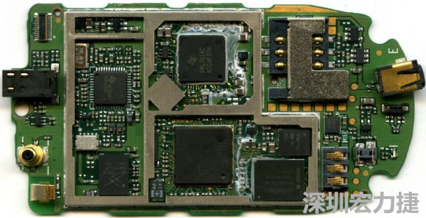 在射頻、核心處理器、高速記憶體等高頻元件區(qū)塊，可使用金屬屏蔽方式改善產(chǎn)品EMI影響問題。