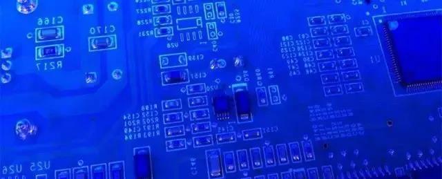 軸心自控AC系列自動涂覆機涂覆效果，均勻度非常一致