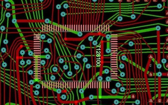 底圖：同樣的設(shè)計但采用了任意角度的布線。